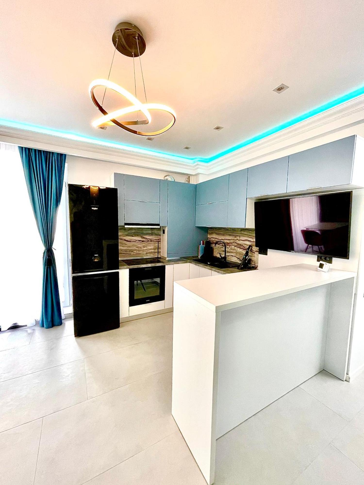 Summerland Seaview Apartment *
