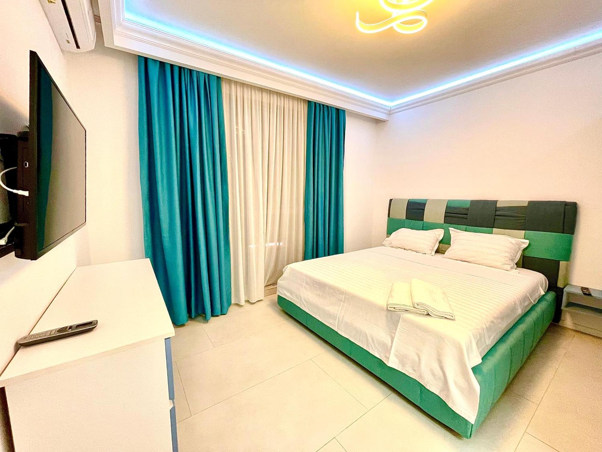 Summerland Seaview Apartment *