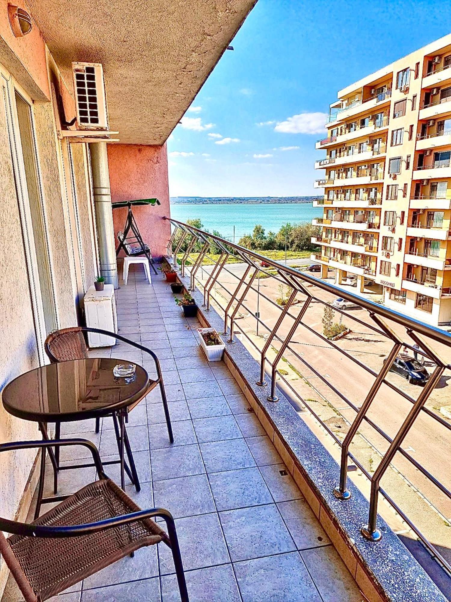 Summerland Seaview Apartment *
