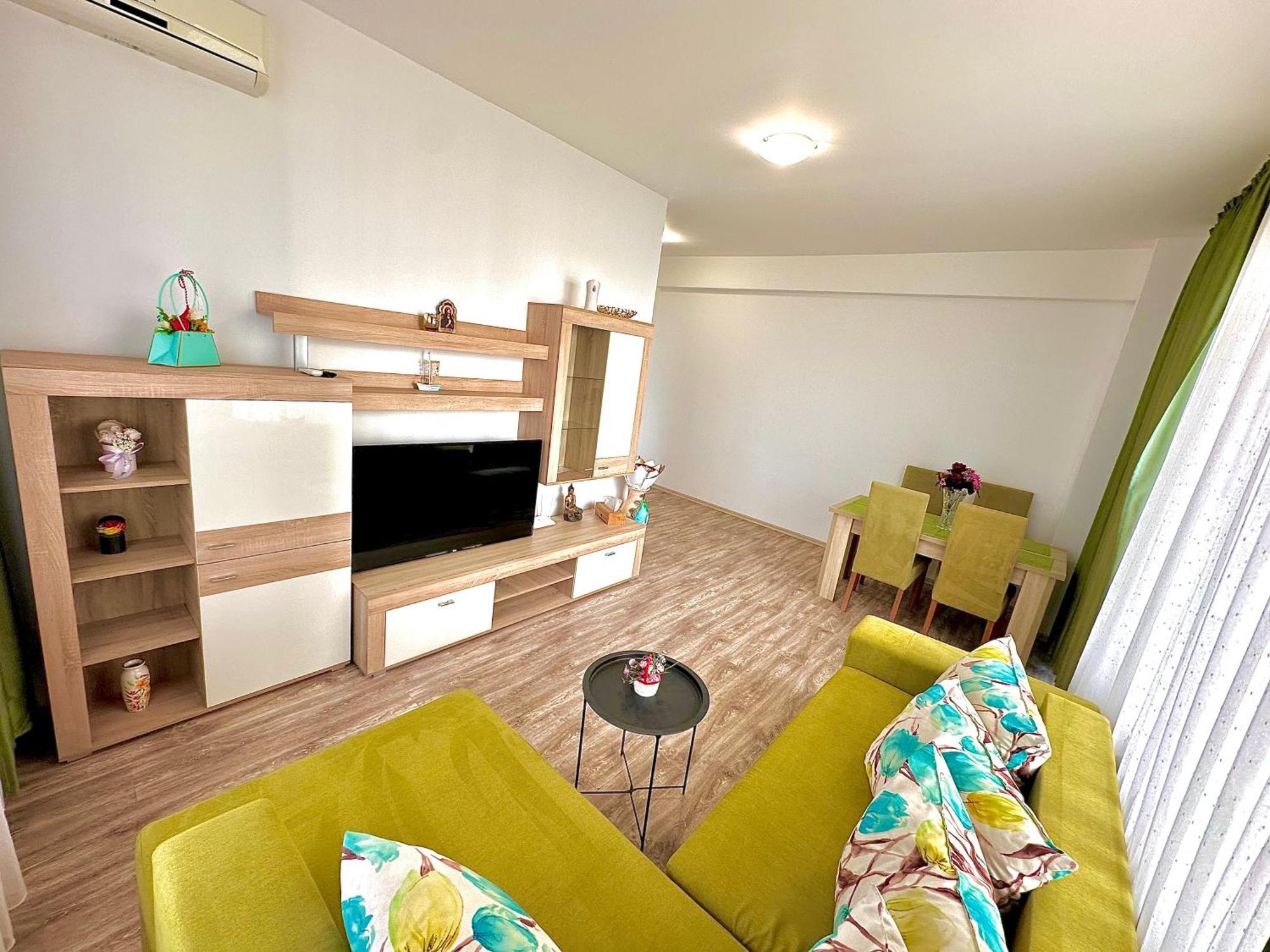 Summerland Seaview Apartment